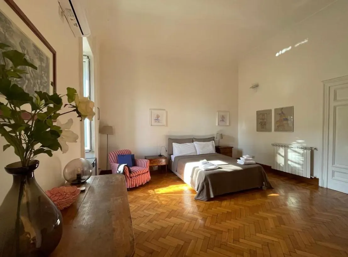 Holiday home Casa Amedeo Bellissima Centrale Naples Italy